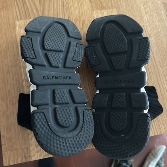 Balenciaga - Picture 4 of 4